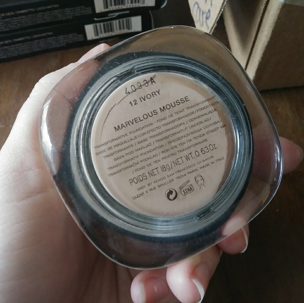 Marc jacobs foundation in ivory